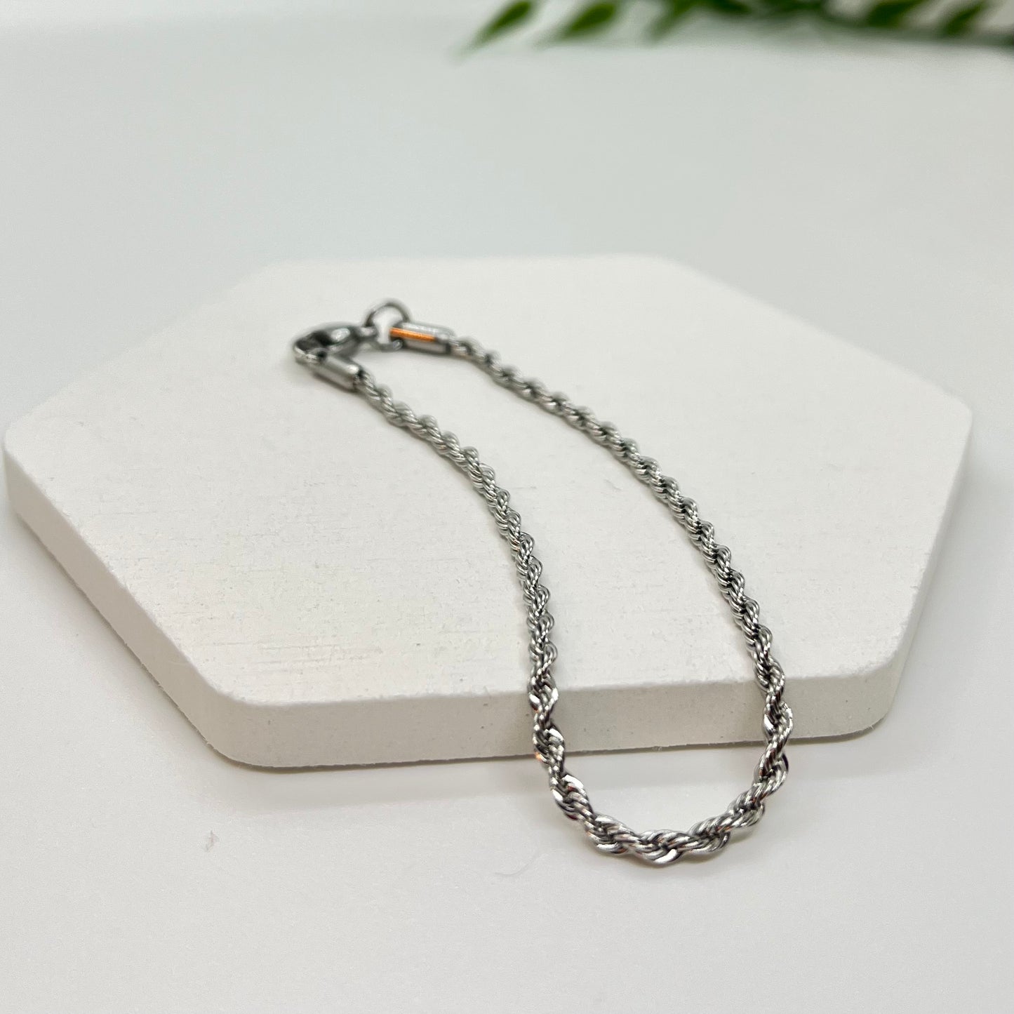 Simple chain bracelet