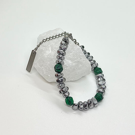 Green stone chain bracelet